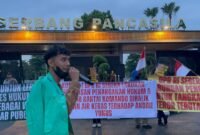 Aliansi Badan Eksekutif Mahasiswa Menggugat, Aksi di depan gerbang pancasila