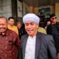 K.H. Abbas Billy Yachsy (kanan) selaku ketua PWI LS menyampaikan hasil pemeriksaan di Polda Metro Jaya, Selasa (3/3) 2026 (foto: Topan Bagaskara/pusat-berita.com).