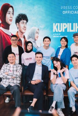 Official Trailer Film “Kupilih Jalur Langit”: Saat Akad Sudah Diucap, Namun Hati Suami Masih Milik Wanita Lain