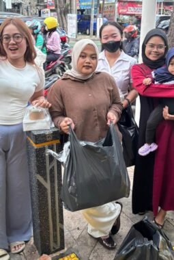 EW LMND DKI Jakarta dan Komunitas Perempuan Perkuat Solidaritas “Jaga Jakarta” di Jalan Dr. Saharjo