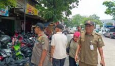 Penertiban parkir liar di samping Stasiun Poris, Kelurahan Porisgaga, Kecamatan Batuceper, Kota Tangerang (foto: Tangerangkota.go.id).
