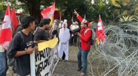 GMNI Jakarta Timur gelar aksi depan Gedung Merah Putih | Sumber: Ist