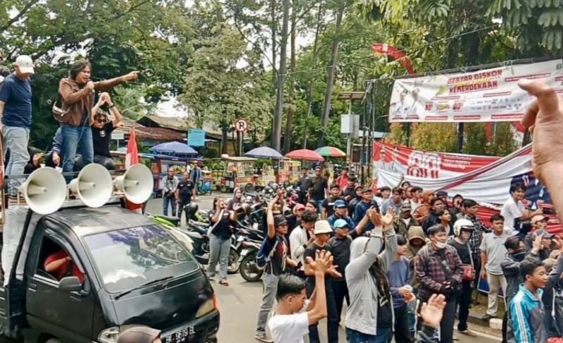 Sekelompok Mahasiswa Gelar Aksi di Depan Kantor Pemerintahan (Foto: Ilustrasi)