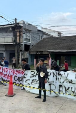 Diduga Langgar Izin, PT. Duta Abadi Primantara di Demo Puluhan Pemuda