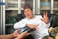 Ketua MUI Kota Tangerang Ajak Umat Maknai Idul Adha sebagai Momentum Berkorban, Saat di temui di Ruang Kerjanya (Doc. Holid/ist)