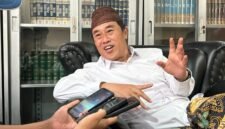 Ketua MUI Kota Tangerang Ajak Umat Maknai Idul Adha sebagai Momentum Berkorban, Saat di temui di Ruang Kerjanya (Doc. Holid/ist)