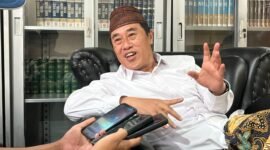 Ketua MUI Kota Tangerang Ajak Umat Maknai Idul Adha sebagai Momentum Berkorban, Saat di temui di Ruang Kerjanya (Doc. Holid/ist)