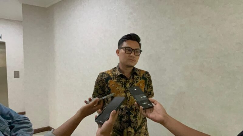 Hafidz Firdaus, Sekretaris Fraksi PKB saat di temui Di kantor DPRD Kota Tangerang (Doc. Holid/PB)