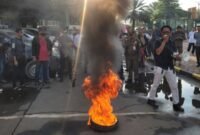 Himpunan Mahasiswa Tangerang Utara (HMTU) bersama koalisi masyarakat sipil menggelar demonstrasi di depan Kantor Kecamatan Kosambi, Tangerang.Jumat(10/4). (Doc. Ist)