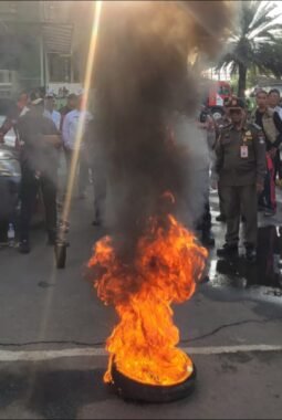 HMTU dan Warga Bersatu Gelar Aksi : Desak Perbup 12 Tahun 2022 Untuk Penertiban Truk Tambang Di Tangerang