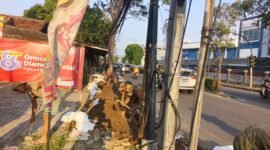 Pembangunan jaringan kabel fiber optik di sepanjang Jalan KH Hasyim Ashari (Doc. Holid/Ist)