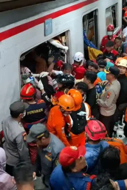 Kecelakaan Beruntun KAI di Jalur Blue Line Commuter Line