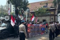 Pemuda dan Mahasiswa Maluku Utara - Jabodetabek Gelar Aksi Depan DPP Demokrat dan Mabes Polri (Foto: Agung/Pusat-Berita)