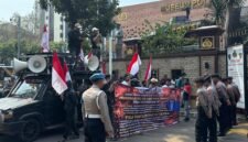 Pemuda dan Mahasiswa Maluku Utara - Jabodetabek Gelar Aksi Depan DPP Demokrat dan Mabes Polri (Foto: Agung/Pusat-Berita)