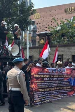 Aliansi Pemuda dan Mahasiswa Maluku Utara di Jabodetabek, Gelar Aksi di DPP Partai Demokrat dan Mabes Polri