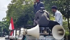 Mahasiswa Anti Korupsi gelar aksi unjuk rasa di depan DPP PDI-P (Foto: Istimewa)