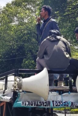 Tuntut Pemecatan Olly dan Rio Dondokambey, Koalisi Mahasiswa Anti Korupsi Geruduk DPP PDIP