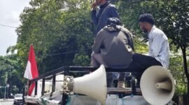 Mahasiswa Anti Korupsi gelar aksi unjuk rasa di depan DPP PDI-P (Foto: Istimewa)