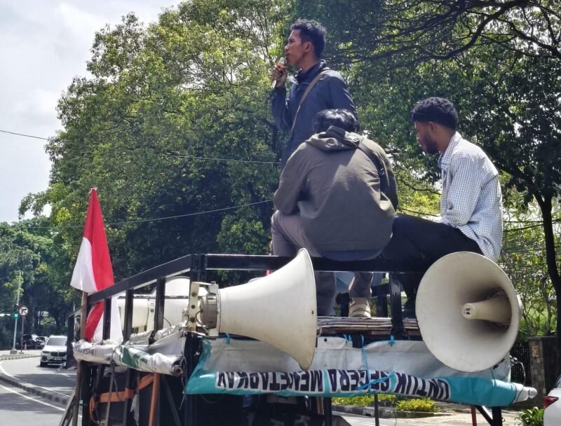 Mahasiswa Anti Korupsi gelar aksi unjuk rasa di depan DPP PDI-P (Foto: Istimewa)