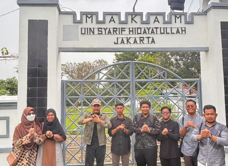 Momentum Hari Bangkit PII 79 Tahun, PB PII Ziarah ke Makam Alm. Anton Timur Djaelani (Foto: Agung/Pusat-Berita)