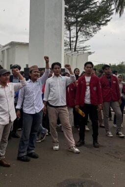 Darurat Pendidikan di Banten: Ratusan Mahasiswa Turun Aksi di Pusat Pemerintahan Banten