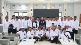 Prosesi Foto bersama Pengurus GMPK dengan Bupati Tangerang Maesyal Rasyid. (Doc.Ist/PB)