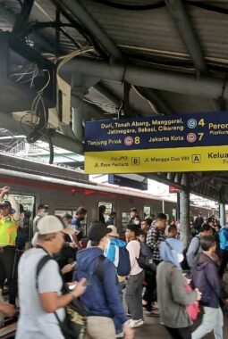 Pemberlakuan Kebijakan WFH, Volume Pengguna Commuter Line Alami Penurunan 9 Persen