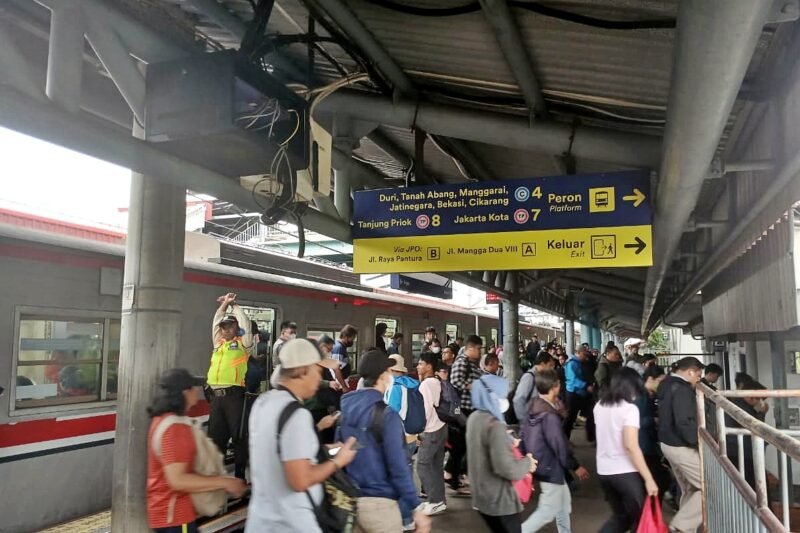 Kondisi Penumpang di Stasiun Commuter Line (Foto: Istimewa)