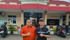Rizal didampingi oleh Suhendar, Ketua DPD PERADMI Bogor sekaligus praktisi hukum perbankan ke Polsek Bogor Tengah (Foto: Istimewa)