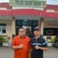 Rizal didampingi oleh Suhendar, Ketua DPD PERADMI Bogor sekaligus praktisi hukum perbankan ke Polsek Bogor Tengah (Foto: Istimewa)