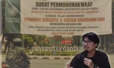 Aktivis Kampus Mandul Bentangkan Spanduk Penyesalan