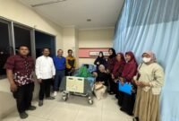 Kepala Dinsos Kota Tangerang Acep Wahyudi beserta jajaran mengunjungi anak terlantar di RSUD Kota Tangerang, Jumat (22/5/26) (Sumber : Dinsos Kota Tangerang)