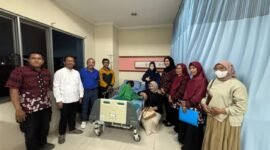 Kepala Dinsos Kota Tangerang Acep Wahyudi beserta jajaran mengunjungi anak terlantar di RSUD Kota Tangerang, Jumat (22/5/26) (Sumber : Dinsos Kota Tangerang)