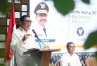 Wakil Wali Kota Tangerang Maryono Hasan saat membuka Rakor evaluasi penggunaan TKA yang dilaksanakan di Puspem Kota Tangerang (Foto: Pemerintah Kota Tangerang)