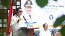 Wakil Wali Kota Tangerang Maryono Hasan saat membuka Rakor evaluasi penggunaan TKA yang dilaksanakan di Puspem Kota Tangerang (Foto: Pemerintah Kota Tangerang)