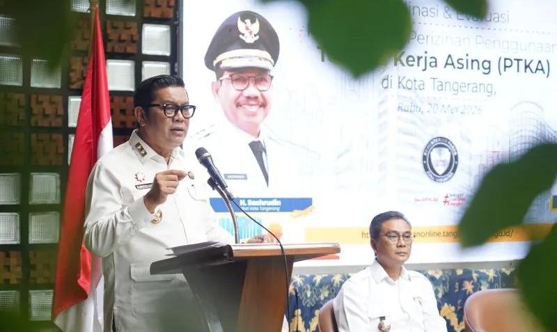 Wakil Wali Kota Tangerang Maryono Hasan saat membuka Rakor evaluasi penggunaan TKA yang dilaksanakan di Puspem Kota Tangerang (Foto: Pemerintah Kota Tangerang)