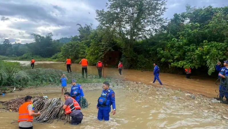 Proses Pencarian Korban Hanyut di Sungai Lahumbo, Boalemo (Foto: HarianPost.id)