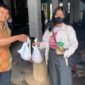 Presma BEM UMT berbagi daging qurban (Foto: Istimewa)