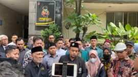 Konferensi Pers dari Anak Ahmad Bahar Usai Penuhi Panggilan Polda Metro Jaya Terkait Kasusnya Dengan Hercules (Foto: Istimewa)
