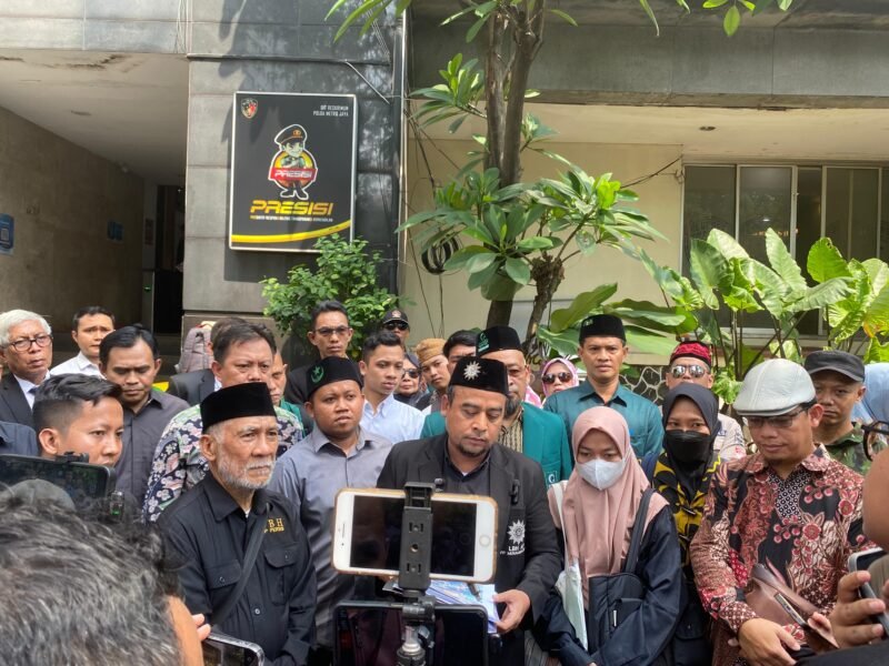 Konferensi Pers dari Anak Ahmad Bahar Usai Penuhi Panggilan Polda Metro Jaya Terkait Kasusnya Dengan Hercules (Foto: Istimewa)