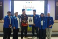 Pemberian Cinderamata kepada narasumber pra-Rakorcab PMII Kota Tangerang (Doc. Ist)