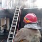Proses Pemadaman Api Oleh Damkar (Foto: Istimewa)