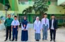Kepala MTs Da'il Khairaat  (kiri) dan Kepala MA Da'il Khairaat (Kanan) berfoto bersama peserta didik baru usai pembukaan Matamuda (Doc. ist/Pb)