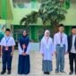 Kepala MTs Da'il Khairaat  (kiri) dan Kepala MA Da'il Khairaat (Kanan) berfoto bersama peserta didik baru usai pembukaan Matamuda (Doc. ist/Pb)