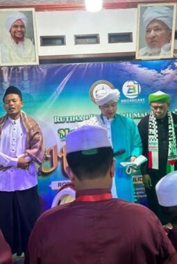 Jamaah Hadiri Peringatan Maulid Nabi Muhammad SAW di Majelis Hubburrosul Kota Tangerang