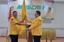 Samping Kiri Rusdi Alam Menyerahkan bendera pataka kepada samsuni ketua terpilih sebelah kanan (Doc. Ist/PB)