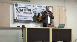 Mr. Hashmet Khan, Sedang menyampaikan materi pada agenda kegiatan akademik FKIP Unis (Doc. Ist/PB)
