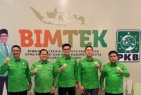 Ketua DPC PKB Kota Tangerang periode 2026–2031, Hafidz (tengah), bersama jajaran pengurus DPC PKB Kota Tangerang usai pelantikan (Doc. Ist/PB)
