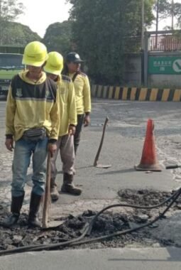 Pemkot Tangerang Percepat Perbaikan Jalan Gajah Tunggal