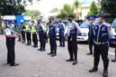 Dishub Kota Tangerang menerjunkan personel untuk memantau kondisi lalu lintas jalan rusak di kawasan Sewan, Kecamatan Neglasari Kota Tangerang (foto/Tangerang.go.id)